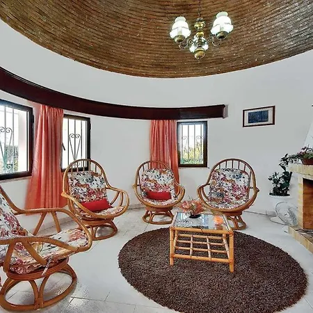 Gira Villa
