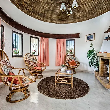 Villa Gira *